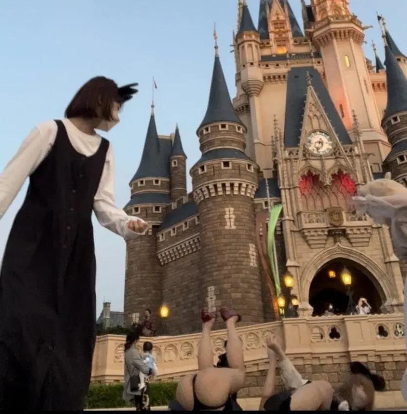 우당탕탕 디즈니랜드 우정사진_2.jpg