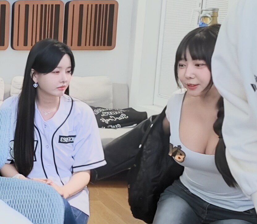 여자의 시선.jpg_1.png