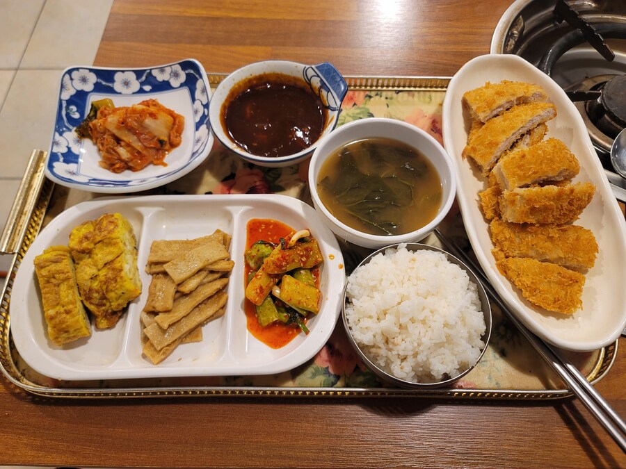 대학교 앞 흔한 만원 돈가스_1.jpg