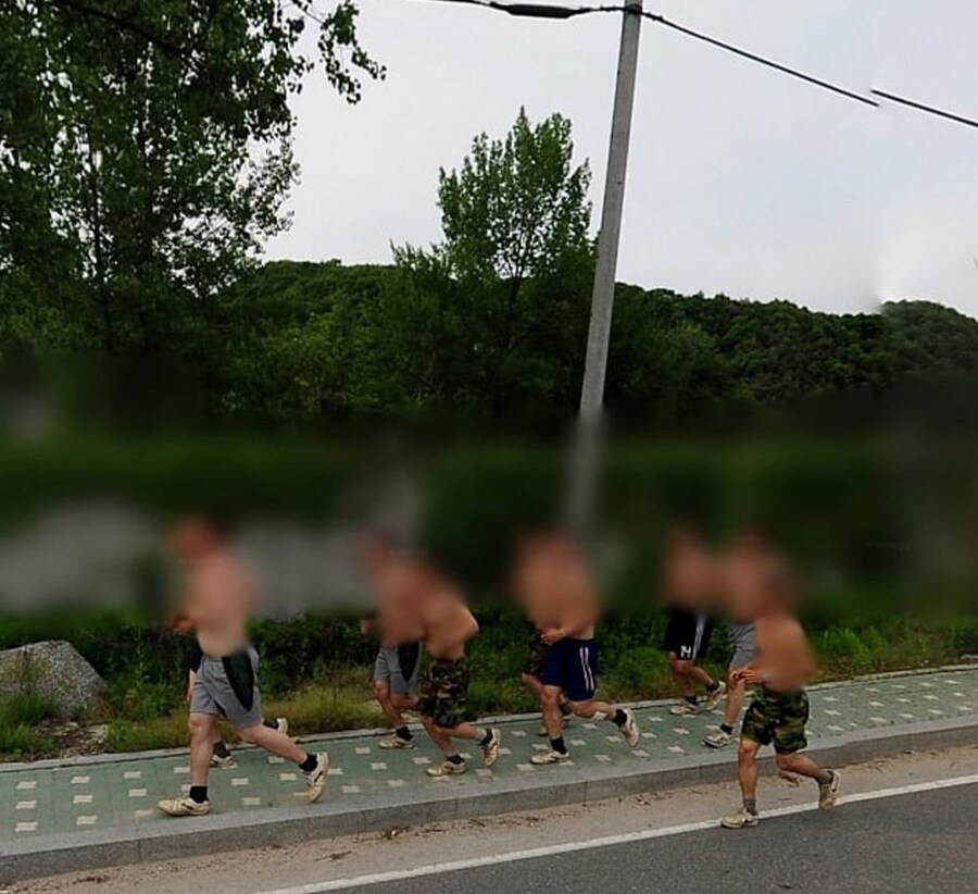 로드뷰에 찍힌 20대 상탈 러닝크루.jpg_1.jpg