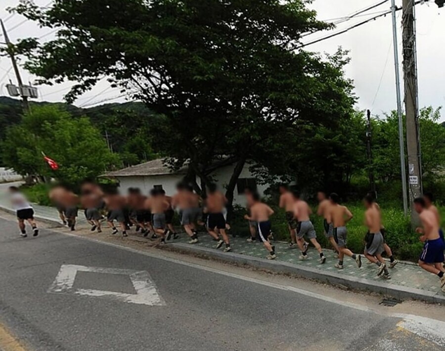 로드뷰에 찍힌 20대 상탈 러닝크루.jpg_3.jpg