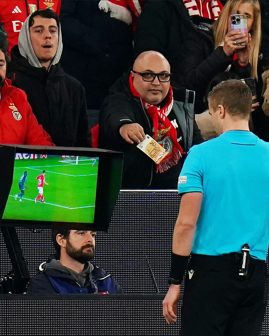 도와주세요 관중의 심판 매수 시도!_1.jpg