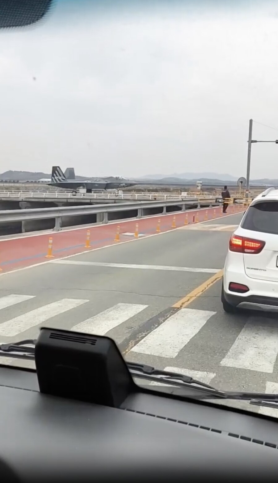 신호 받아서 건너는 1천억원.jpg_1.png