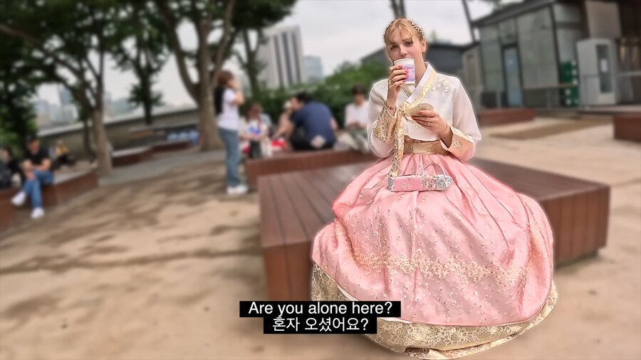 유튜브) 외국인들 사진찍어서 선물해주는 유튜버_25.png