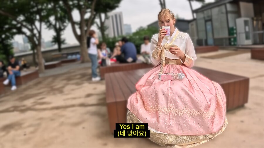 유튜브) 외국인들 사진찍어서 선물해주는 유튜버_26.png