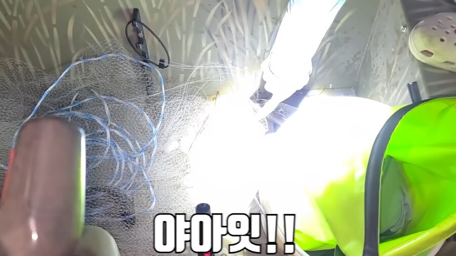 유튜브) 미국에서 폭행 당하고 코피흘리는 유튜버(피 약혐)_11.png