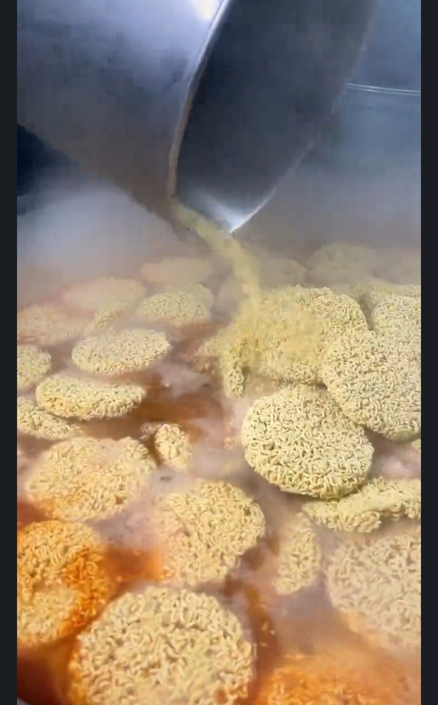 라면은 많이 끓여야 맛있어_1.jpg