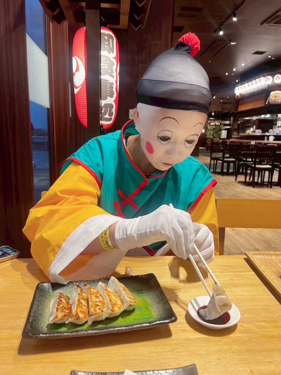 만두를 먹는 차오즈.jpg_1.jpg