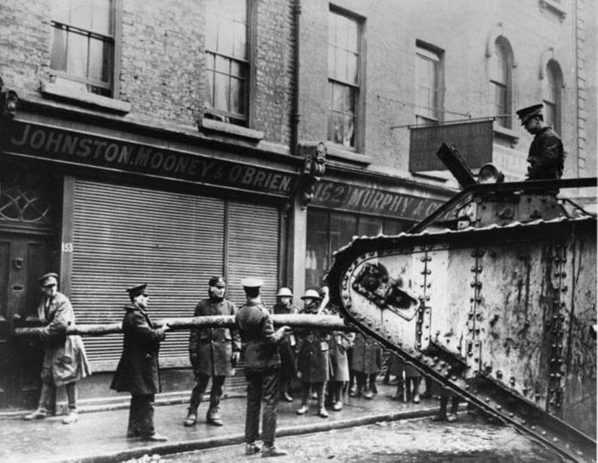 최초로 전차를 투입한 시가전_2.jpg