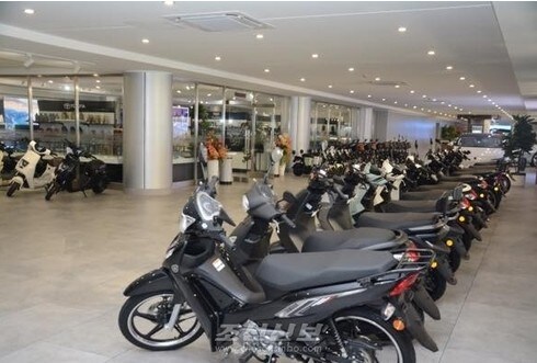 와 드디어 북한에도 자동차 전시장 생겼네 ㅋㅋㅋ_2.jpg