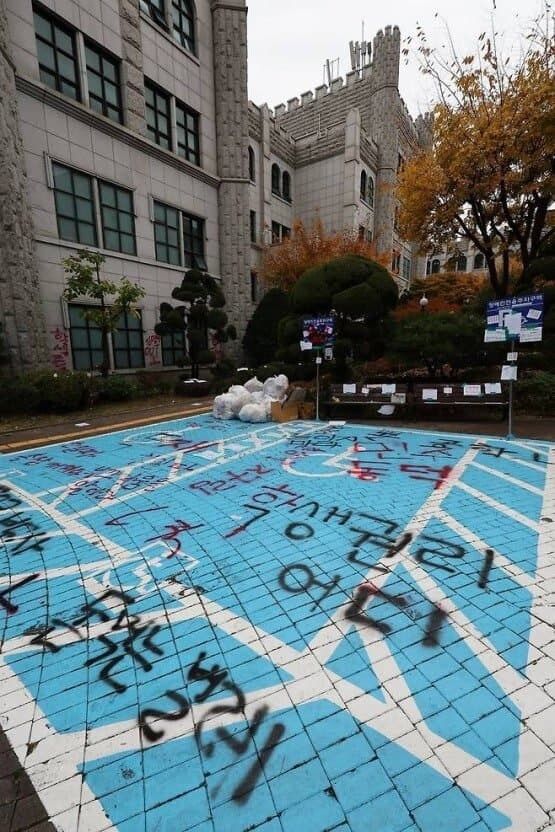 낭만 넘치는 대학교 캠퍼스 jpg_5.jpg