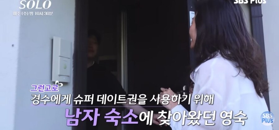 침대에서 바지 벗고 여출 맞이하는 남출_1.jpg