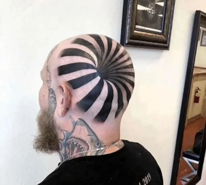 머리가 이상한 남자_1.webp