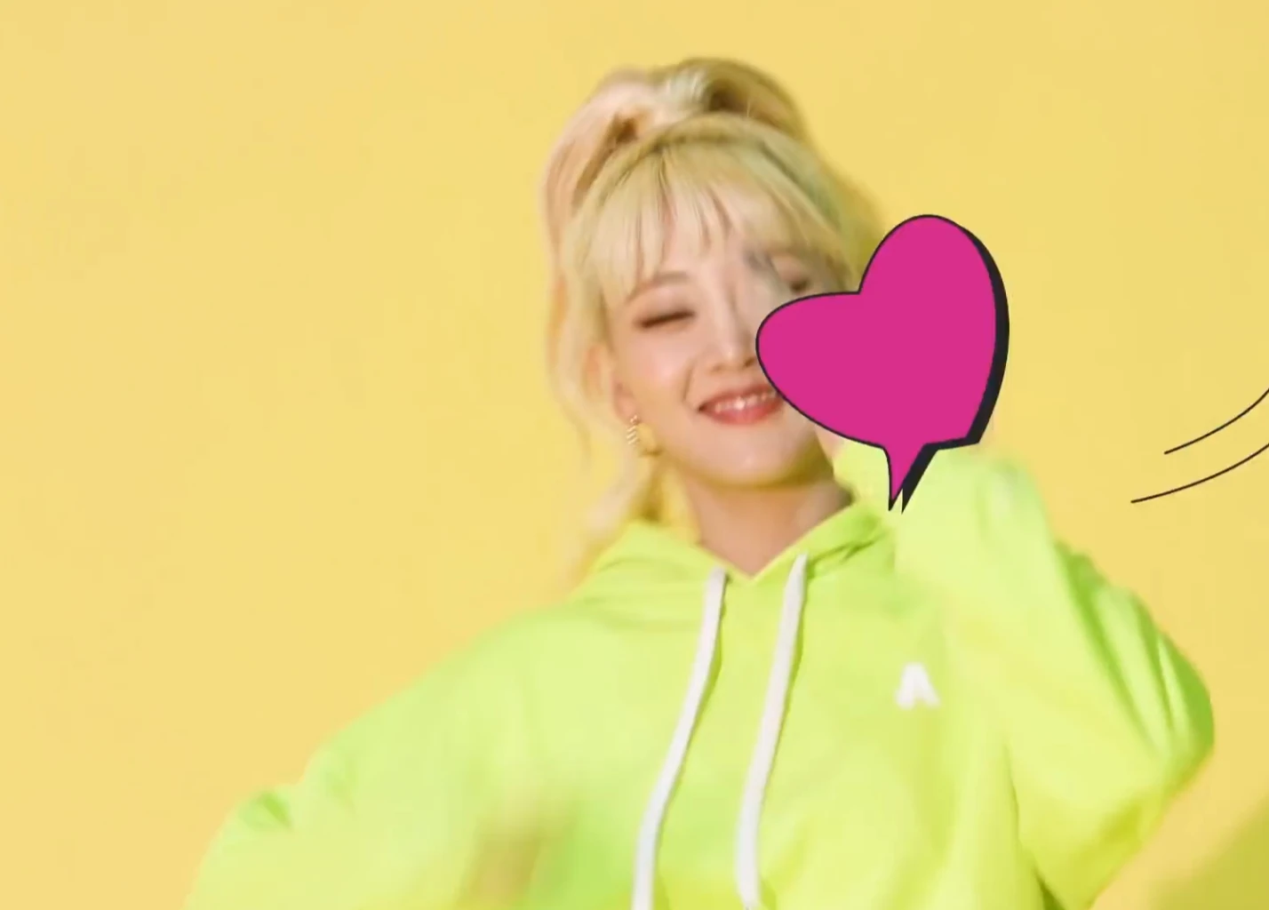 호불호 갈리는 복장 gif_1.webp