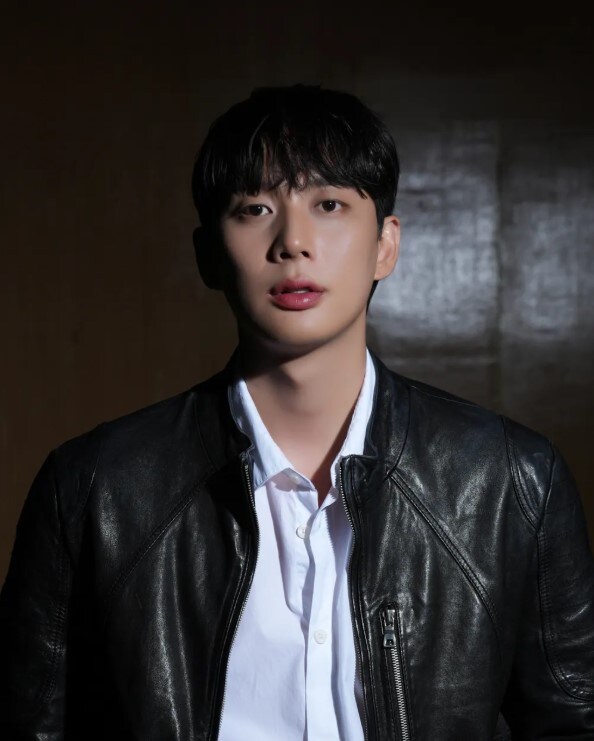 잘생긴 남자를 본 여자의 반응_4.jpg