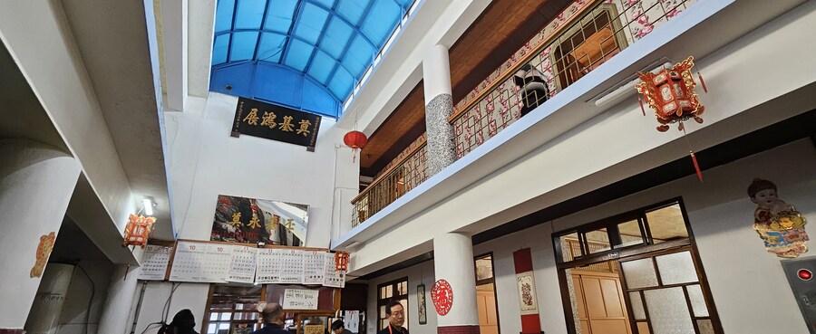 중국집 짬뽕 먹으러 나왔는데 건물이 너무 위험해보인다_1.jpg