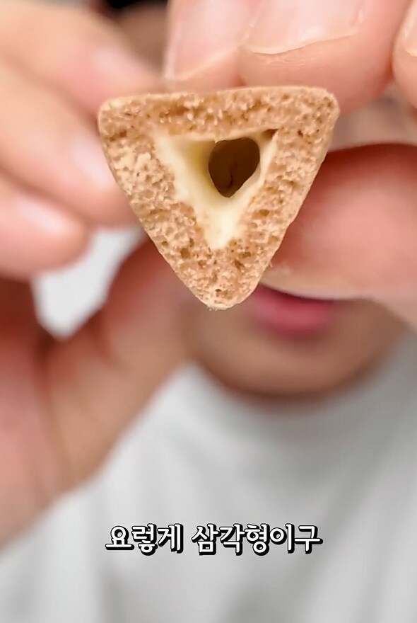 회피기동 중인 음식 유튜버_1.png