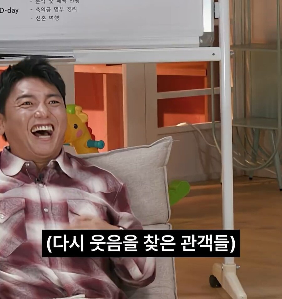 바구니 하나로 여자 800명 웃기는 남자.jpg_10.jpg