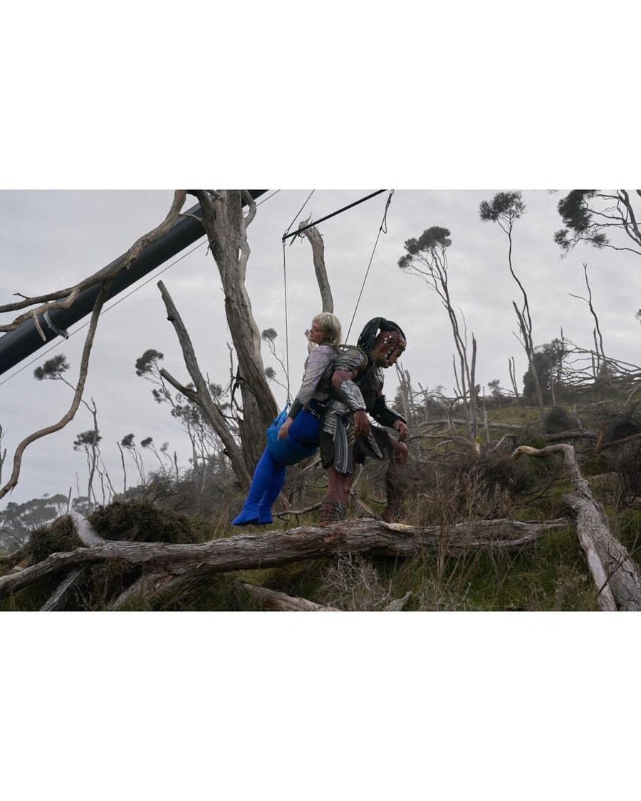 프레데터) 상반신 연기를 해야 했던 엘 패닝_1.jpg