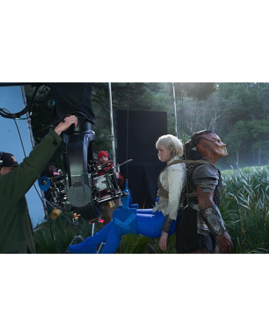 프레데터) 상반신 연기를 해야 했던 엘 패닝_3.jpg