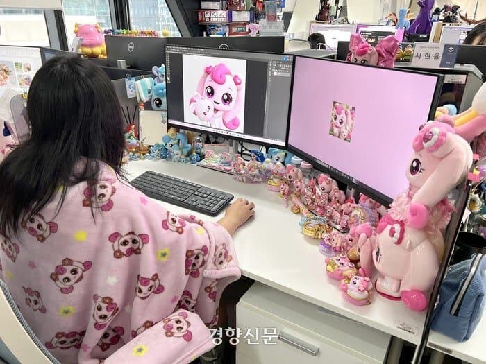 티니핑 회사 직원들 책상_2.jpg