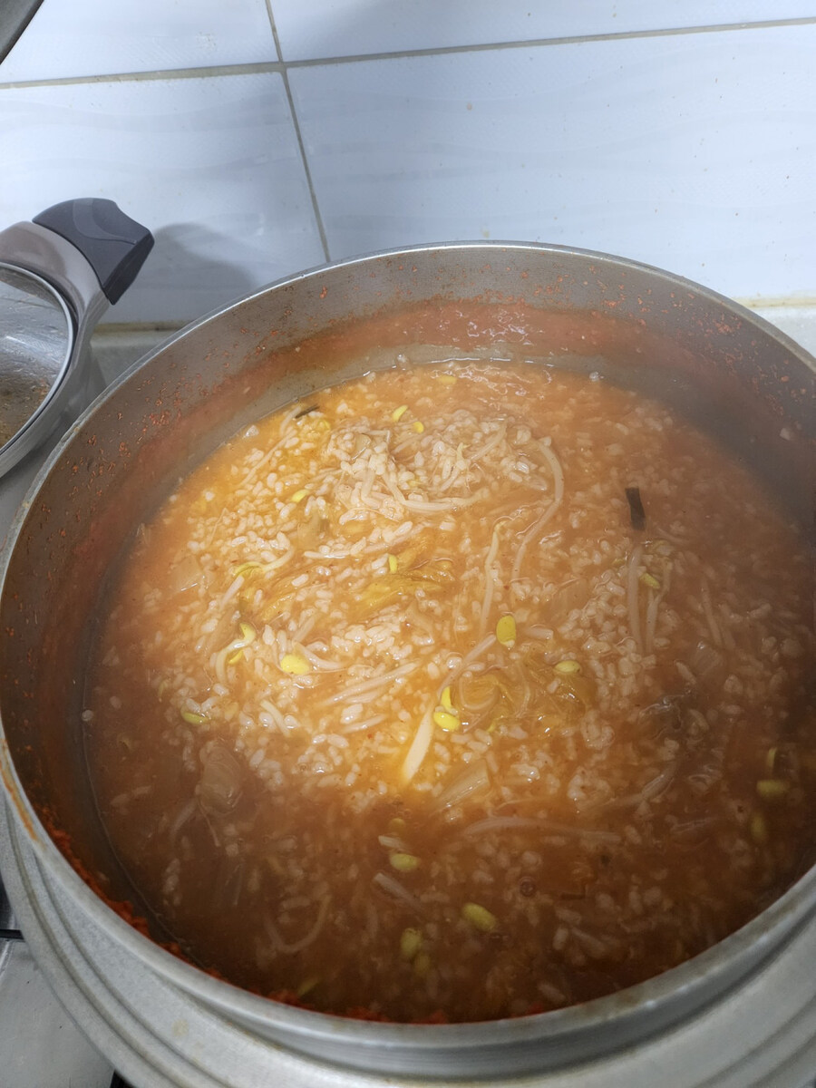 진짜 호불호 갈리는 김치 콩나물국밥_5.jpg