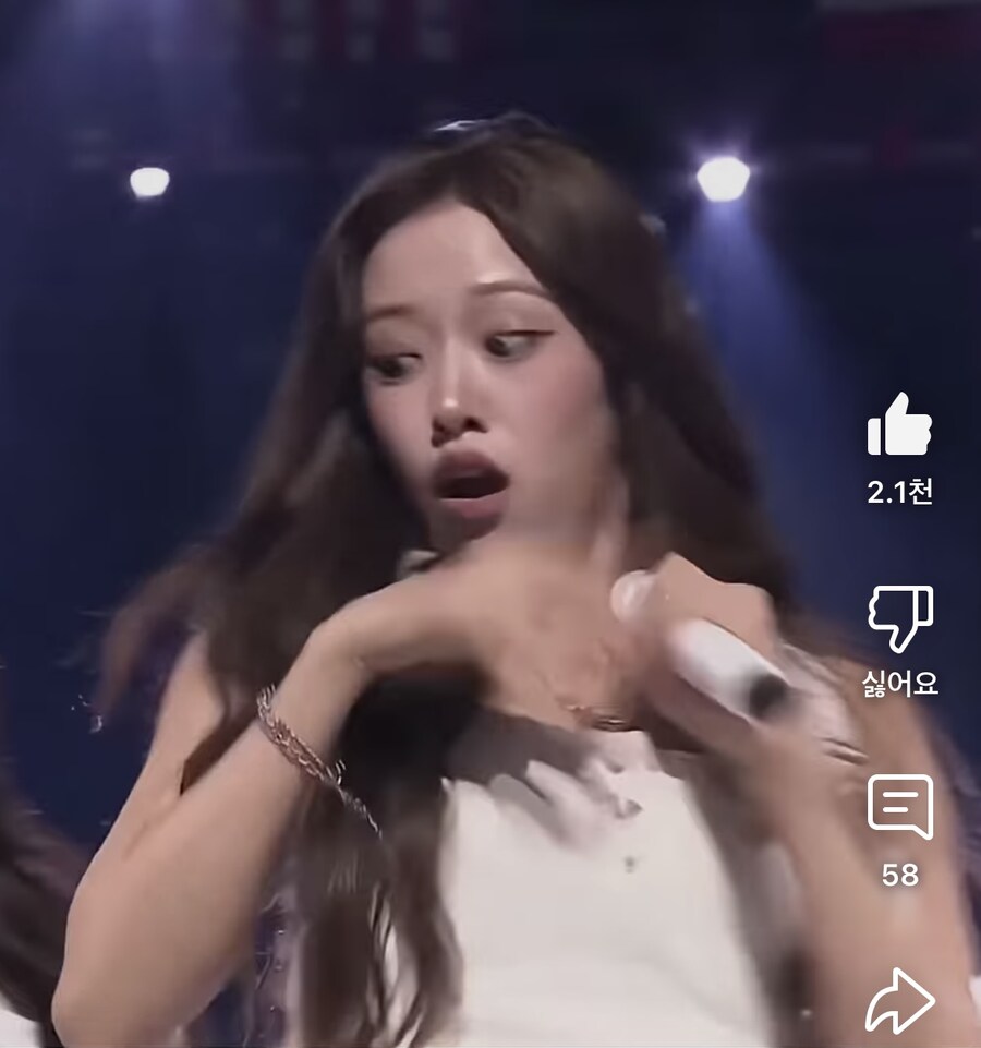 아이브 마이크를 놓친 리즈_1.jpg