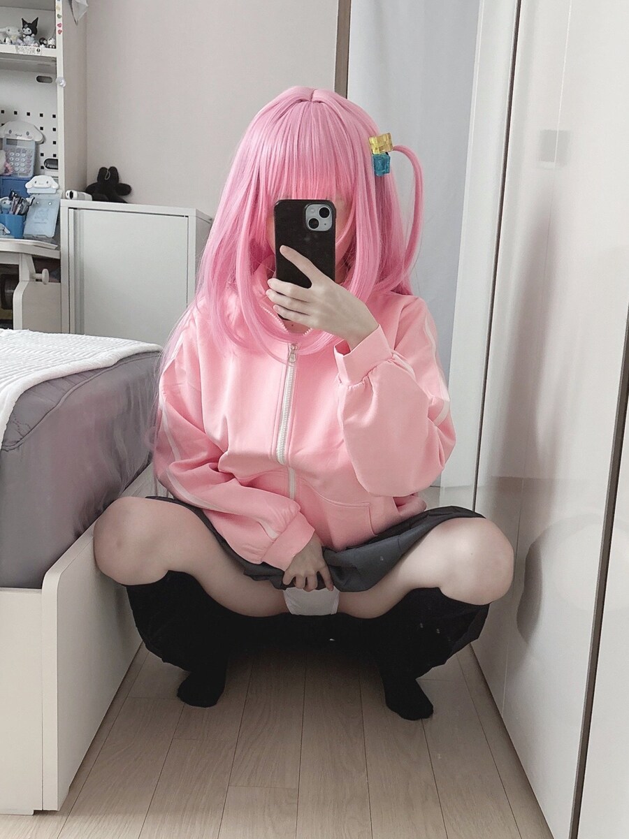 호불호 갈리는 코스프레 자세_1.jpg