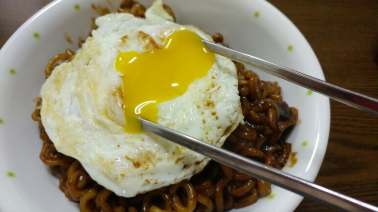 짜장라면류 진리 토핑 1순위_1.jpg