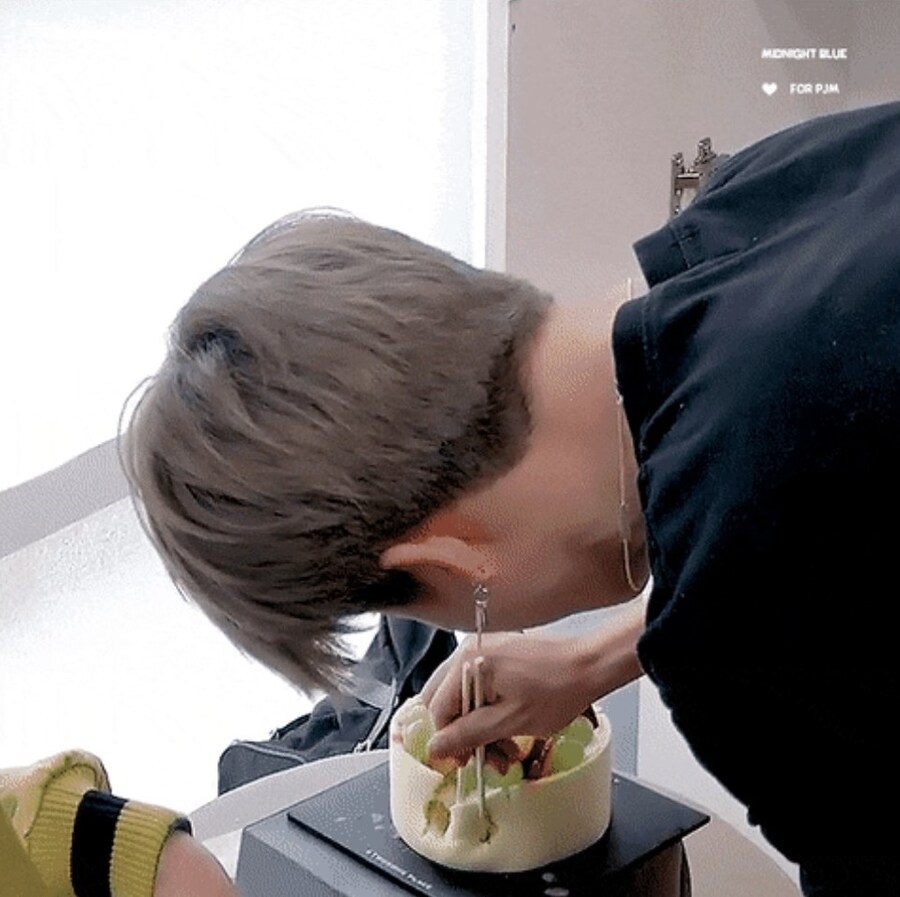 한국식 케이크 먹는법 BTS_2.jpg