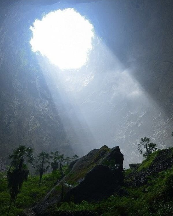 중국에서 발견된 초대형 싱크홀 ㄷㄷㄷ;;_2.jpg