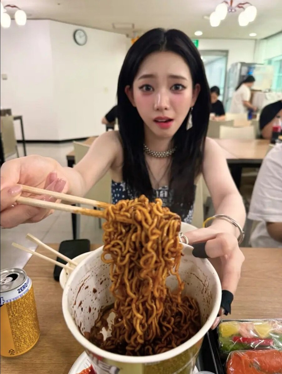 카리나랑 식사하기 VS 도로롱이랑 살기_1.jpg