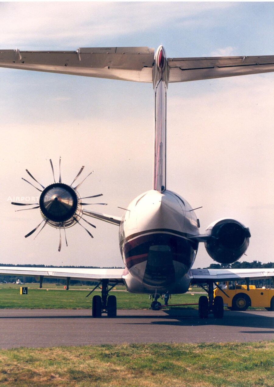 AI짤이라고 하면 믿을 것 같은 비행기들.jpg_2.jpg