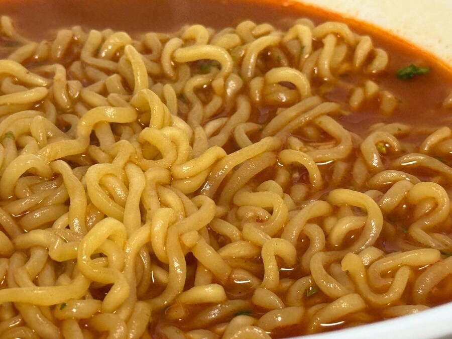 ??? : 돌아온 삼양의 우지라면은 소꿉친구가 금발갸루가 된 느낌이다_3.jpg