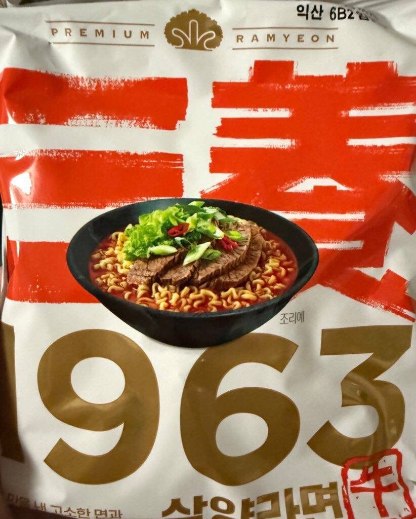 ??? : 돌아온 삼양의 우지라면은 소꿉친구가 금발갸루가 된 느낌이다_2.jpg