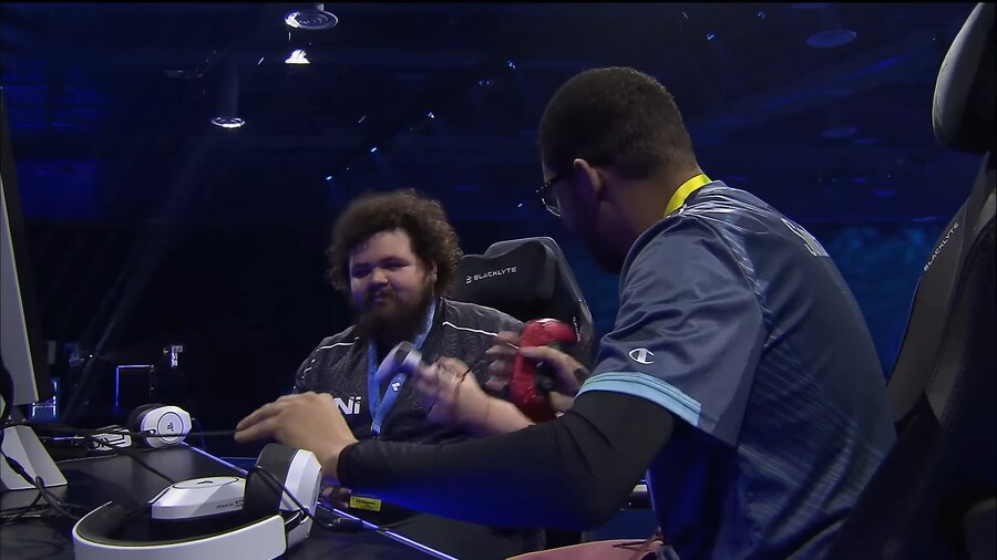 격투게임별 우승자들이 사용한 컨트롤러_1.png