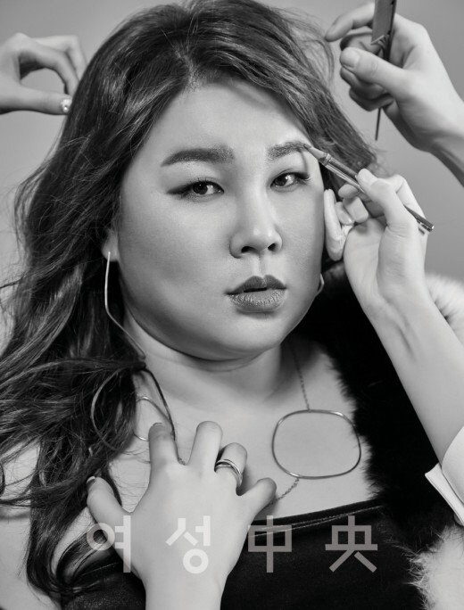 검색해보니까 강인경을 넘어서는 김민경 섹시짤 뜨네_2.jpg