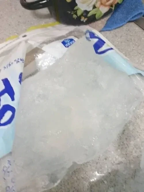 얼음 깨부수려고 후라이팬으로 내려쳤는데.jpg_2.webp