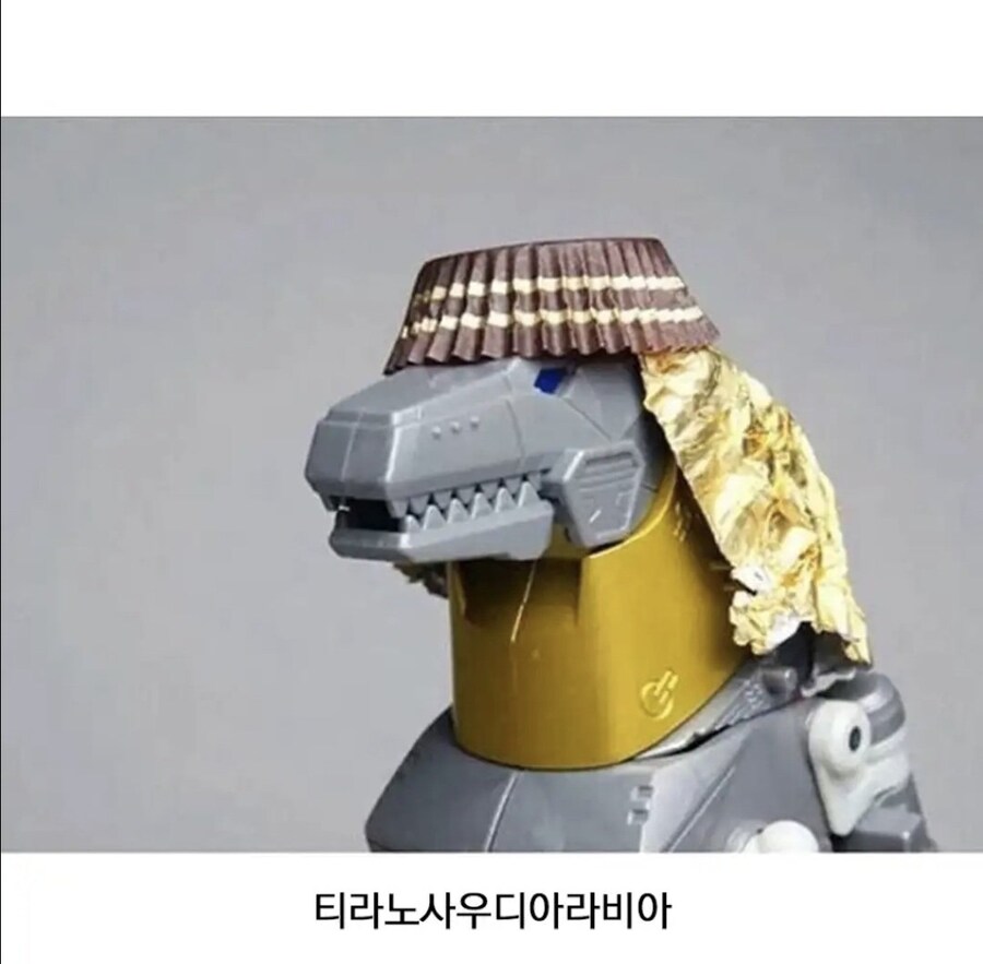 명품 초콜릿 금박으로 멋을 낸 티라노_3.jpg