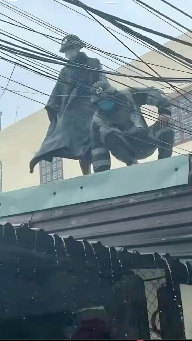 하드보일드하게 찍힌 구조작업 군인들_1.jpg