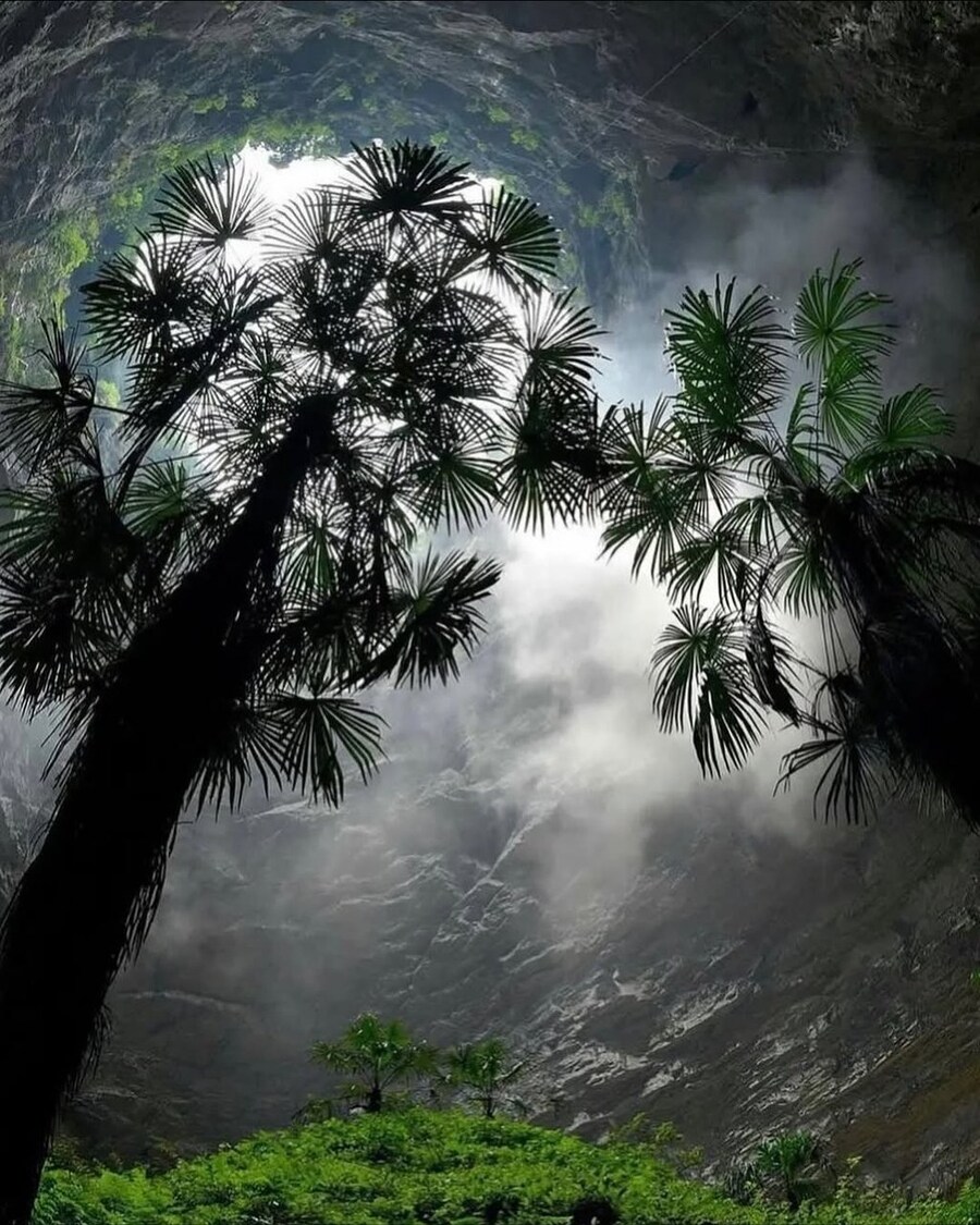 중국에서 발견된 초대형 씽크홀.jpg_4.jpg