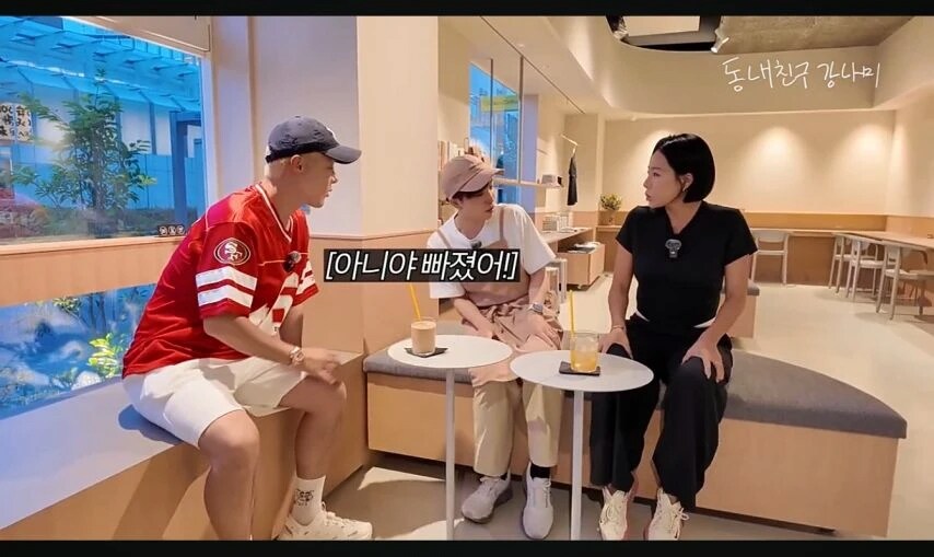 갑자기 허벅지 만져보는 전직 국가대표들_2.png