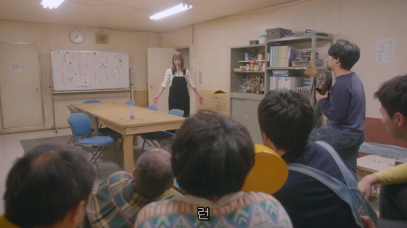 남극기지에서 밥해주고 빨아주던 여자의 정체_34.jpg