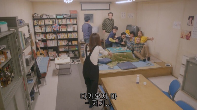 남극기지에서 밥해주고 빨아주던 여자의 정체_37.jpg