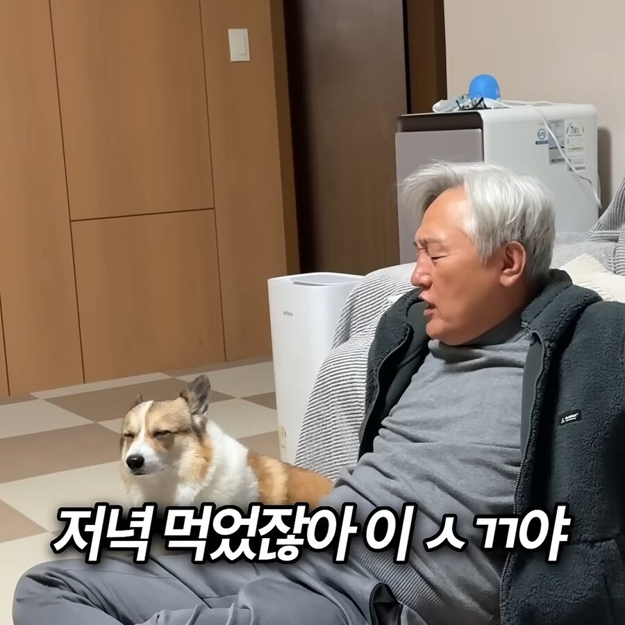 강아지 간식주다가 열받은 아저씨_2.jpg