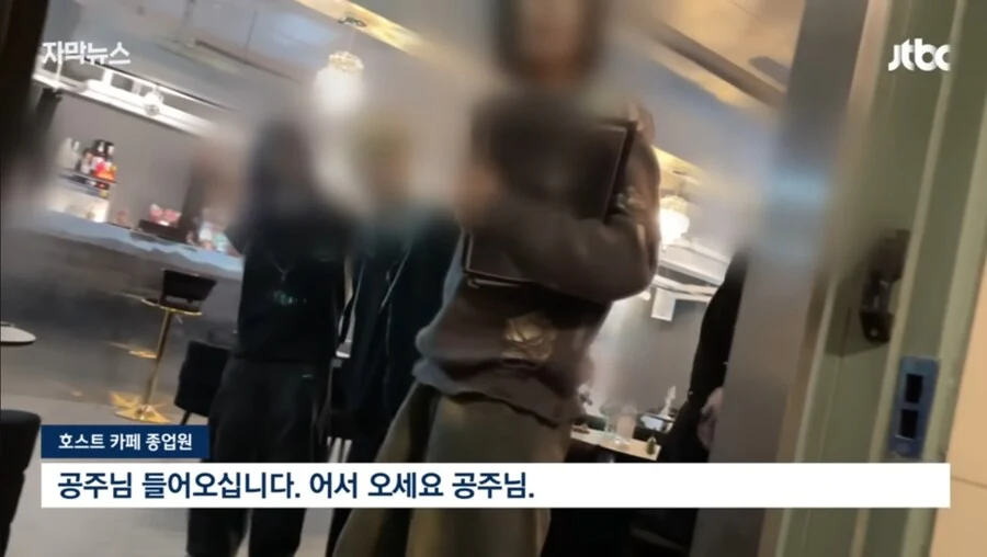 마침내 우리나라에도 생기고 만 호스트 카페_4.webp