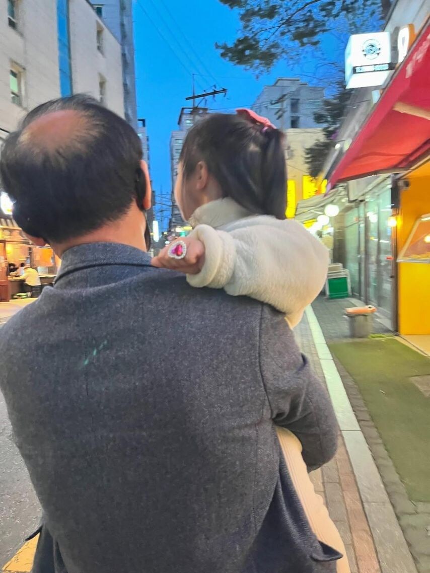 6살 딸: 어? 이거 외할아버지다!!_3.jpg