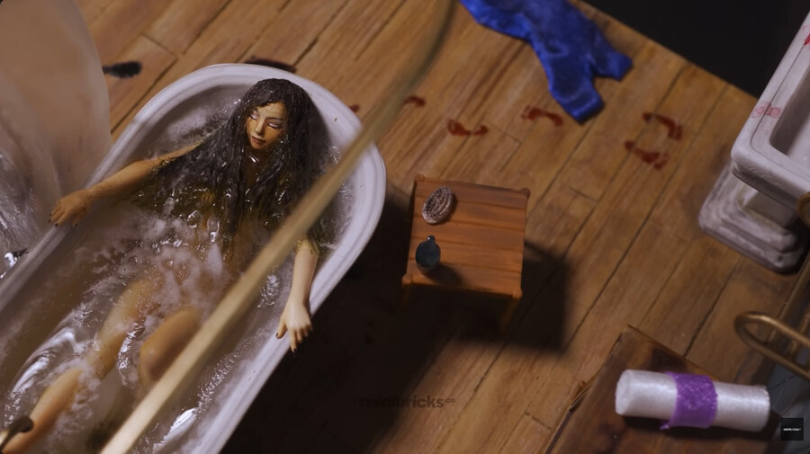 어둠의 존재가 자신을 노리는지도 모르고 속 편히 목욕하는 누나_5.jpg