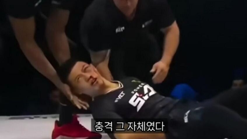 귓방망이 한 방에 무너진 중국 무술_2.jpg