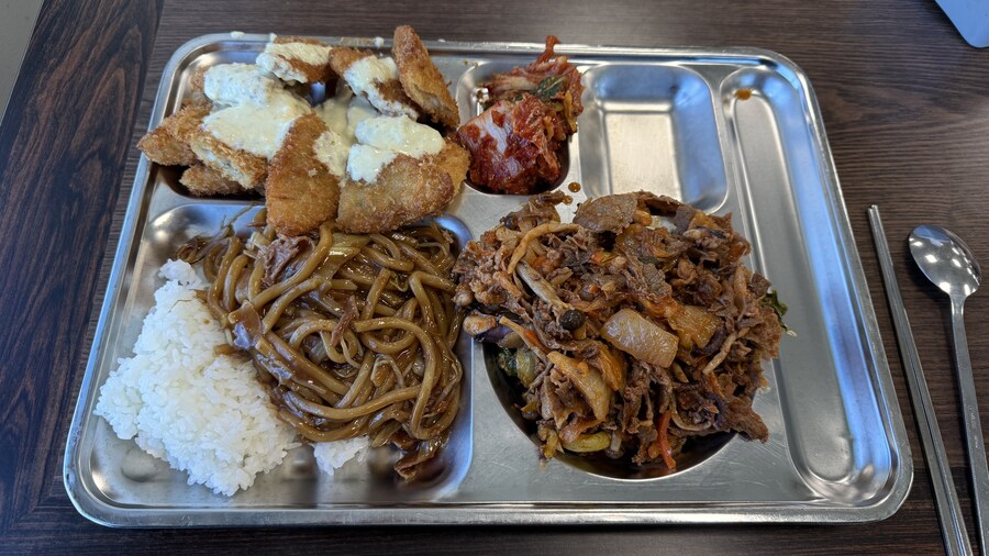 식단해야되서 밥 적게 먹기로 함_1.jpg